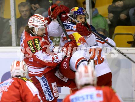 EBEL. Eishockey Bundesliga. KAC gegen 	EC Red Bull Salzburg. Markus Poeck, (KAC), Manuel Latusa (Salzburg). Klagenfurt, am 29.11.2015.
Foto: Kuess

---
pressefotos, pressefotografie, kuess, qs, qspictures, sport, bild, bilder, bilddatenbank