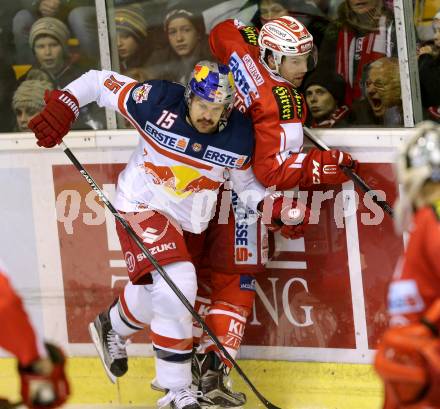 EBEL. Eishockey Bundesliga. KAC gegen 	EC Red Bull Salzburg. Jason Desantis,  (KAC), Manuel Latusa (Salzburg). Klagenfurt, am 29.11.2015.
Foto: Kuess

---
pressefotos, pressefotografie, kuess, qs, qspictures, sport, bild, bilder, bilddatenbank