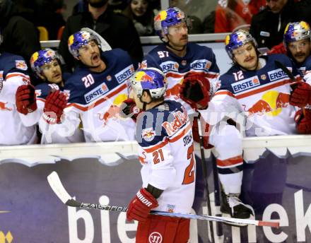 EBEL. Eishockey Bundesliga. KAC gegen 	EC Red Bull Salzburg. Torjubel Brett Sterling (Salzburg). Klagenfurt, am 29.11.2015.
Foto: Kuess

---
pressefotos, pressefotografie, kuess, qs, qspictures, sport, bild, bilder, bilddatenbank