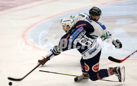 EBEL. Eishockey Bundesliga. EC VSV gegen HDD TELEMACH Olimpija Ljubljana. Rick Schofield,  (VSV), Maks Selan (Laibach). Villach, am 4.12.2015.
Foto: Kuess 


---
pressefotos, pressefotografie, kuess, qs, qspictures, sport, bild, bilder, bilddatenbank