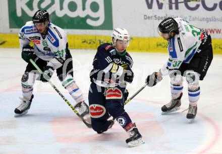 EBEL. Eishockey Bundesliga. EC VSV gegen HDD TELEMACH Olimpija Ljubljana.  Brock McBride,  (VSV), Nardo Nagtzaam, Gal Koren (Laibach). Villach, am 4.12.2015.
Foto: Kuess 


---
pressefotos, pressefotografie, kuess, qs, qspictures, sport, bild, bilder, bilddatenbank