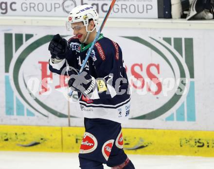 EBEL. Eishockey Bundesliga. EC VSV gegen HDD TELEMACH Olimpija Ljubljana. Torjubel Florian Muehlstein (VSV). Villach, am 4.12.2015.
Foto: Kuess 


---
pressefotos, pressefotografie, kuess, qs, qspictures, sport, bild, bilder, bilddatenbank