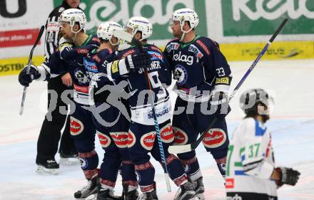 EBEL. Eishockey Bundesliga. EC VSV gegen HDD TELEMACH Olimpija Ljubljana. Torjubel Eric Hunter, Dustin Johner, Markus Schlacher, Brock McBride (VSV). Villach, am 4.12.2015.
Foto: Kuess 


---
pressefotos, pressefotografie, kuess, qs, qspictures, sport, bild, bilder, bilddatenbank