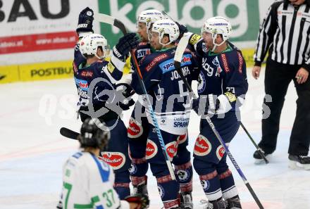 EBEL. Eishockey Bundesliga. EC VSV gegen HDD TELEMACH Olimpija Ljubljana.  Torjubel Eric Hunter, Dustin Johner, Markus Schlacher, Brock McBride (VSV). Villach, am 4.12.2015.
Foto: Kuess 


---
pressefotos, pressefotografie, kuess, qs, qspictures, sport, bild, bilder, bilddatenbank