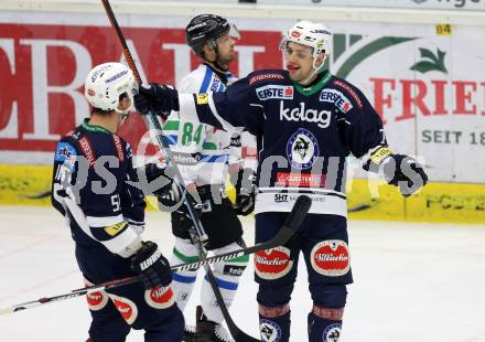 EBEL. Eishockey Bundesliga. EC VSV gegen HDD TELEMACH Olimpija Ljubljana. Torjubel Florian Muehlstein, Eric Hunter (VSV). Villach, am 4.12.2015.
Foto: Kuess 


---
pressefotos, pressefotografie, kuess, qs, qspictures, sport, bild, bilder, bilddatenbank