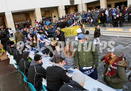 EBEL. Eishockey Bundesliga. VSV Kalenderpraesentation.  . Villach, am 5.12.2015.
Foto: Kuess
---
pressefotos, pressefotografie, kuess, qs, qspictures, sport, bild, bilder, bilddatenbank