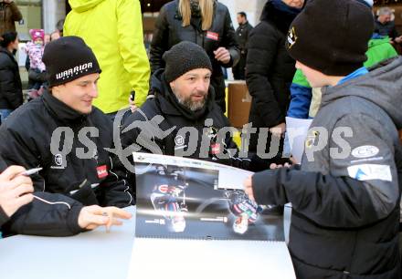 EBEL. Eishockey Bundesliga. VSV Kalenderpraesentation.  Daniel Nageler, Gerhard Unterluggauer. Villach, am 5.12.2015.
Foto: Kuess
---
pressefotos, pressefotografie, kuess, qs, qspictures, sport, bild, bilder, bilddatenbank