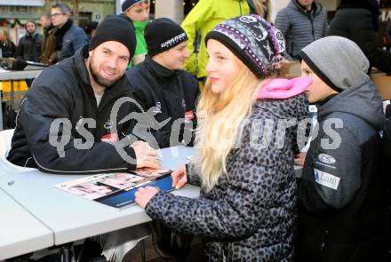 EBEL. Eishockey Bundesliga. VSV Kalenderpraesentation.  Matt Kelly. Villach, am 5.12.2015.
Foto: Kuess
---
pressefotos, pressefotografie, kuess, qs, qspictures, sport, bild, bilder, bilddatenbank