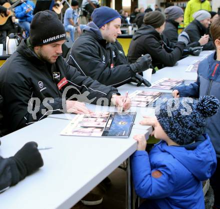 EBEL. Eishockey Bundesliga. VSV Kalenderpraesentation.  Benjamin Petrik, Patrick Platzer. Villach, am 5.12.2015.
Foto: Kuess
---
pressefotos, pressefotografie, kuess, qs, qspictures, sport, bild, bilder, bilddatenbank