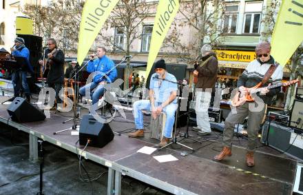 EBEL. Eishockey Bundesliga. VSV Kalenderpraesentation. Die Soehne Villachs. Villach, am 5.12.2015.
Foto: Kuess
---
pressefotos, pressefotografie, kuess, qs, qspictures, sport, bild, bilder, bilddatenbank