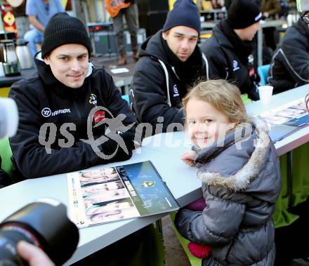 EBEL. Eishockey Bundesliga. VSV Kalenderpraesentation.  Jean Philippe Lamoureux. Villach, am 5.12.2015.
Foto: Kuess
---
pressefotos, pressefotografie, kuess, qs, qspictures, sport, bild, bilder, bilddatenbank