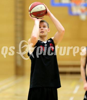 Basketball OEBV Cup. Raiders Villach gegen Mistelbach Mustangs. Michal Semerad  (Mistelbach). Villach, am 8.12.2015.
Foto: Kuess
---
pressefotos, pressefotografie, kuess, qs, qspictures, sport, bild, bilder, bilddatenbank