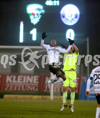 Fussball tipico Bundesliga. RZ Pellets WAC gegen FK Austria Wien. De Oliveira Silvio Carlos,  (WAC), Lukas Rotpuller (Wien). Wolfsberg, am 5.12.2015.
Foto: Kuess
---
pressefotos, pressefotografie, kuess, qs, qspictures, sport, bild, bilder, bilddatenbank