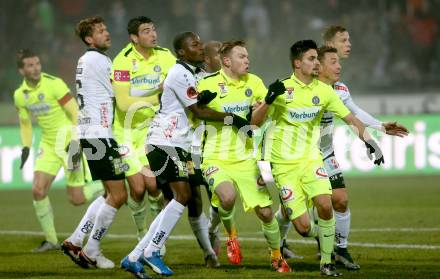 Fussball tipico Bundesliga. RZ Pellets WAC gegen FK Austria Wien. Issiaka Ouedraogo,  (WAC), Kevin Friesenbichler (Wien). Wolfsberg, am 5.12.2015.
Foto: Kuess
---
pressefotos, pressefotografie, kuess, qs, qspictures, sport, bild, bilder, bilddatenbank