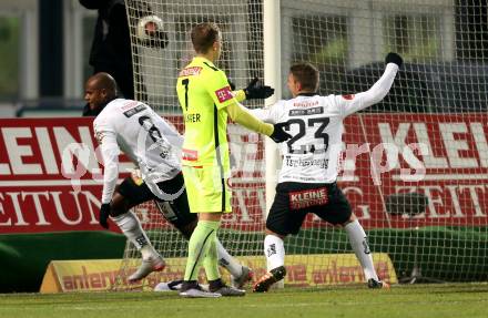 Fussball tipico Bundesliga. RZ Pellets WAC gegen FK Austria Wien. Torjubel De Oliveira Silvio Carlos, Peter Tschernegg (WAC). Wolfsberg, am 5.12.2015.
Foto: Kuess
---
pressefotos, pressefotografie, kuess, qs, qspictures, sport, bild, bilder, bilddatenbank