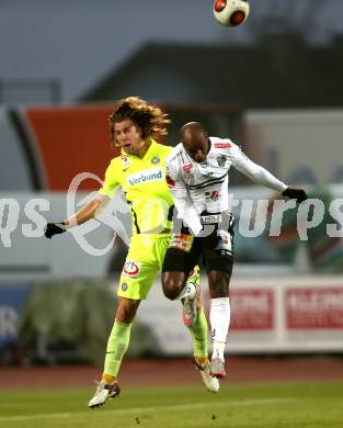 Fussball tipico Bundesliga. RZ Pellets WAC gegen FK Austria Wien. De Oliveira Silvio Carlos (WAC), Lukas Rotpuller (Wien). Wolfsberg, am 5.12.2015.
Foto: Kuess
---
pressefotos, pressefotografie, kuess, qs, qspictures, sport, bild, bilder, bilddatenbank