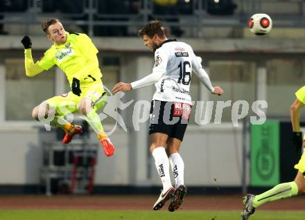 Fussball tipico Bundesliga. RZ Pellets WAC gegen FK Austria Wien. Boris Huettenbrenner (WAC), Kevin Friesenbichler (Wien). Wolfsberg, am 5.12.2015.
Foto: Kuess
---
pressefotos, pressefotografie, kuess, qs, qspictures, sport, bild, bilder, bilddatenbank