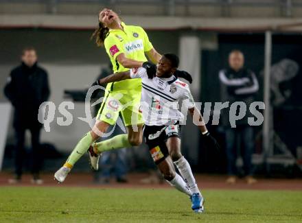 Fussball tipico Bundesliga. RZ Pellets WAC gegen FK Austria Wien.  Issiaka Ouedraogo, (WAC), Lukas Rotpuller  (Wien). Wolfsberg, am 5.12.2015.
Foto: Kuess
---
pressefotos, pressefotografie, kuess, qs, qspictures, sport, bild, bilder, bilddatenbank