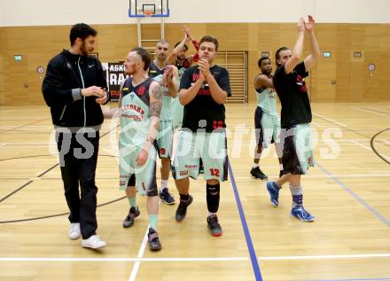 Basketball OEBV Cup. Raiders Villach gegen Mistelbach Mustangs. Jubel (Villach). Villach, am 8.12.2015.
Foto: Kuess
---
pressefotos, pressefotografie, kuess, qs, qspictures, sport, bild, bilder, bilddatenbank