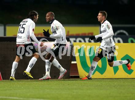 Fussball tipico Bundesliga. RZ Pellets WAC gegen FK Austria Wien. Torjubel De Oliveira Silvio Carlos, Nemanja Rnic, Peter Tschernegg (WAC). Wolfsberg, am 5.12.2015.
Foto: Kuess
---
pressefotos, pressefotografie, kuess, qs, qspictures, sport, bild, bilder, bilddatenbank