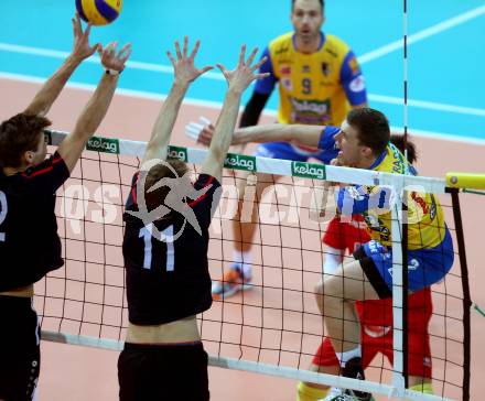 Volleyball Bundesliga. VBK Woerthersee Loewen Klagenfurt gegen SK Posojilnica Aich/Dob. Malte Niklas Neubert, (Woerthersee Loewen), Krasnevski Kiryll (Aich/Dob). Klagenfurt, am 12.12.2015.
Foto: Kuess
---
pressefotos, pressefotografie, kuess, qs, qspictures, sport, bild, bilder, bilddatenbank