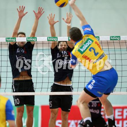 Volleyball Bundesliga. VBK Woerthersee Loewen Klagenfurt gegen SK Posojilnica Aich/Dob. Simon Baldauf, Simon Fruehbauer (Woerthersee Loewen), Krasnevski Kiryll. Klagenfurt, am 12.12.2015.
Foto: Kuess
---
pressefotos, pressefotografie, kuess, qs, qspictures, sport, bild, bilder, bilddatenbank