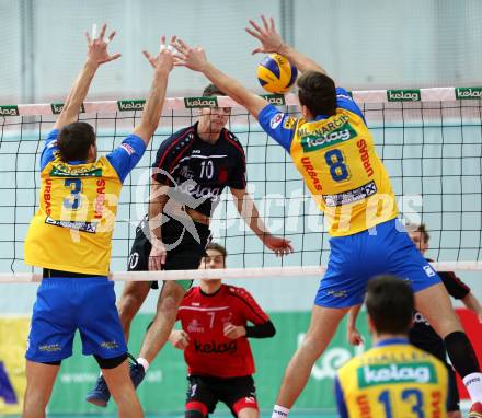 Volleyball Bundesliga. VBK Woerthersee Loewen Klagenfurt gegen SK Posojilnica Aich/Dob. Simon Baldauf, (Woerthersee Loewen), Michal Hruska, Mlynarcik Peter (Aich/Dob). Klagenfurt, am 12.12.2015.
Foto: Kuess
---
pressefotos, pressefotografie, kuess, qs, qspictures, sport, bild, bilder, bilddatenbank