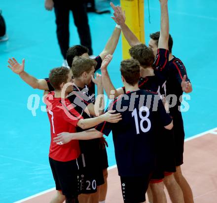 Volleyball Bundesliga. VBK Woerthersee Loewen Klagenfurt gegen SK Posojilnica Aich/Dob. Jubel  (Woerthersee Loewen). Klagenfurt, am 12.12.2015.
Foto: Kuess
---
pressefotos, pressefotografie, kuess, qs, qspictures, sport, bild, bilder, bilddatenbank