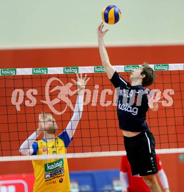 Volleyball Bundesliga. VBK Woerthersee Loewen Klagenfurt gegen SK Posojilnica Aich/Dob. Christian Rainer, (Woerthersee Loewen),  Peter Wohlfahrtstaetter (Aich/Dob). Klagenfurt, am 12.12.2015.
Foto: Kuess
---
pressefotos, pressefotografie, kuess, qs, qspictures, sport, bild, bilder, bilddatenbank