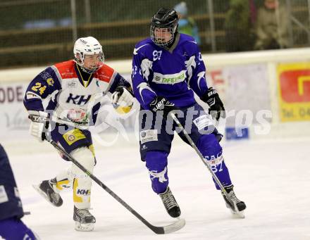 Eishockey Kaerntner Landesklasse Ost. KHC Kappler Club gegen Friesacher AC II.  Daniel Huber, (Kappel),  Georg Steger (Friesach). Althofen, am 12.12.2015.
Foto: Kuess
---
pressefotos, pressefotografie, kuess, qs, qspictures, sport, bild, bilder, bilddatenbank