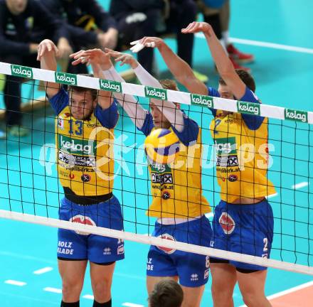 Volleyball Bundesliga. VBK Woerthersee Loewen Klagenfurt gegen SK Posojilnica Aich/Dob. Maximilian Thaller, Peter Wohlfahrtstaetter, Krasnevski Kiryll  (Aich/Dob). Klagenfurt, am 12.12.2015.
Foto: Kuess
---
pressefotos, pressefotografie, kuess, qs, qspictures, sport, bild, bilder, bilddatenbank