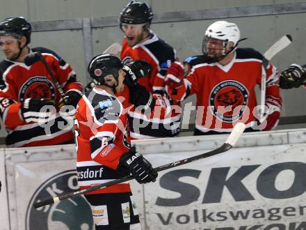 Eishockey Kaerntner Liga Division 2 Ost. HCP Pubersdorf gegen WSG Wietersdorf.  Torjubel  Peter Krenz (Wietersdorf). Voelkermarkt, am 12.12.2015.
Foto: Kuess
---
pressefotos, pressefotografie, kuess, qs, qspictures, sport, bild, bilder, bilddatenbank