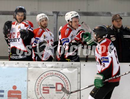 Eishockey Kaerntner Liga Division 2 Ost. HCP Pubersdorf gegen WSG Wietersdorf.  Torjubel Hannes Kirchbaumer, Lukas Paier, (Pubersdorf). Voelkermarkt, am 12.12.2015.
Foto: Kuess
---
pressefotos, pressefotografie, kuess, qs, qspictures, sport, bild, bilder, bilddatenbank