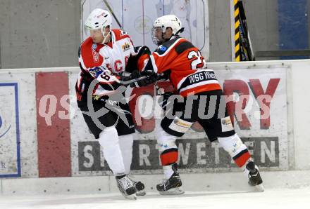 Eishockey Kaerntner Liga Division 2 Ost. HCP Pubersdorf gegen WSG Wietersdorf. Michael Roesch (Pubersdorf), Manuel Wadlitzer (Wietersdorf). Voelkermarkt, am 12.12.2015.
Foto: Kuess
---
pressefotos, pressefotografie, kuess, qs, qspictures, sport, bild, bilder, bilddatenbank