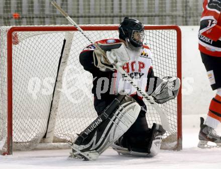 Eishockey Kaerntner Liga Division 2 Ost. HCP Pubersdorf gegen WSG Wietersdorf.  Claudio Mette (Pubersdorf). Voelkermarkt, am 12.12.2015.
Foto: Kuess
---
pressefotos, pressefotografie, kuess, qs, qspictures, sport, bild, bilder, bilddatenbank