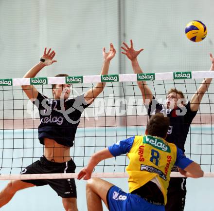 Volleyball Bundesliga. VBK Woerthersee Loewen Klagenfurt gegen SK Posojilnica Aich/Dob. Stefan Riegler, Florian Schnetzer, (Woerthersee Loewen), Mlynarcik Peter  (Aich/Dob). Klagenfurt, am 12.12.2015.
Foto: Kuess
---
pressefotos, pressefotografie, kuess, qs, qspictures, sport, bild, bilder, bilddatenbank