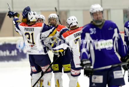 Eishockey Kaerntner Landesklasse Ost. KHC Kappler Club gegen Friesacher AC II. Torjubel Kappel. Althofen, am 12.12.2015.
Foto: Kuess
---
pressefotos, pressefotografie, kuess, qs, qspictures, sport, bild, bilder, bilddatenbank