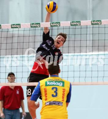 Volleyball Bundesliga. VBK Woerthersee Loewen Klagenfurt gegen SK Posojilnica Aich/Dob. Karl Heinz Zenz, (Woerthersee Loewen), Michal Hruska  (Aich/Dob). Klagenfurt, am 12.12.2015.
Foto: Kuess
---
pressefotos, pressefotografie, kuess, qs, qspictures, sport, bild, bilder, bilddatenbank