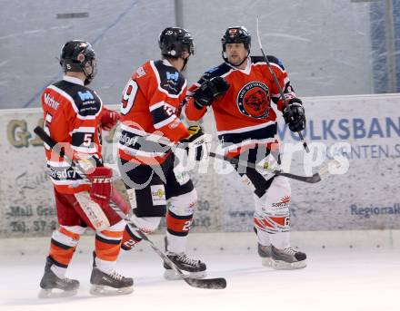 Eishockey Kaerntner Liga Division 2 Ost. HCP Pubersdorf gegen WSG Wietersdorf. Torjubel Peter Krenz (Wietersdorf). Voelkermarkt, am 12.12.2015.
Foto: Kuess
---
pressefotos, pressefotografie, kuess, qs, qspictures, sport, bild, bilder, bilddatenbank