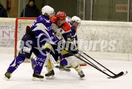 Eishockey Kaerntner Landesklasse Ost. KHC Kappler Club gegen Friesacher AC II.  Manfred Prieger,  (Kappel), Alexander Tischler (Friesach). Althofen, am 12.12.2015.
Foto: Kuess
---
pressefotos, pressefotografie, kuess, qs, qspictures, sport, bild, bilder, bilddatenbank