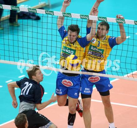 Volleyball Bundesliga. VBK Woerthersee Loewen Klagenfurt gegen SK Posojilnica Aich/Dob. Florian Schnetzer, (Woerthersee Loewen), Maximilian Thaller, Michal Hruska (Aich/Dob). Klagenfurt, am 12.12.2015.
Foto: Kuess
---
pressefotos, pressefotografie, kuess, qs, qspictures, sport, bild, bilder, bilddatenbank