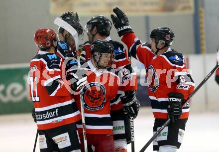 Eishockey Kaerntner Liga Division 2 Ost. HCP Pubersdorf gegen WSG Wietersdorf.  Torjubel (Wietersdorf). Voelkermarkt, am 12.12.2015.
Foto: Kuess
---
pressefotos, pressefotografie, kuess, qs, qspictures, sport, bild, bilder, bilddatenbank