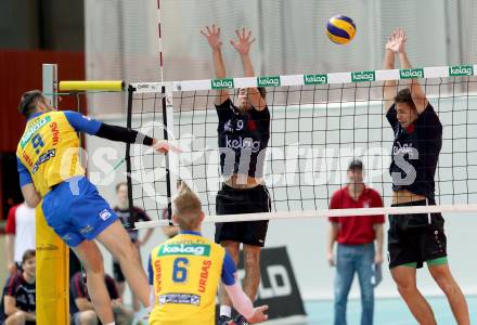 Volleyball Bundesliga. VBK Woerthersee Loewen Klagenfurt gegen SK Posojilnica Aich/Dob. Christian Rainer, Simon Baldauf, (Woerthersee Loewen), Andrej Grut  (Aich/Dob). Klagenfurt, am 12.12.2015.
Foto: Kuess
---
pressefotos, pressefotografie, kuess, qs, qspictures, sport, bild, bilder, bilddatenbank