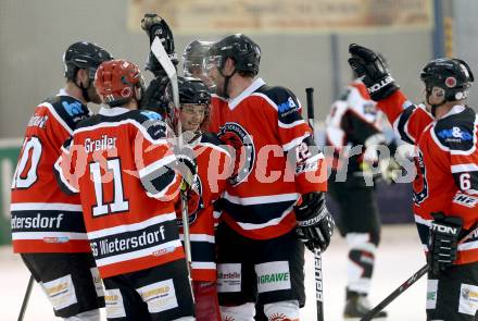 Eishockey Kaerntner Liga Division 2 Ost. HCP Pubersdorf gegen WSG Wietersdorf.  Torjubel (Wietersdorf). Voelkermarkt, am 12.12.2015.
Foto: Kuess
---
pressefotos, pressefotografie, kuess, qs, qspictures, sport, bild, bilder, bilddatenbank