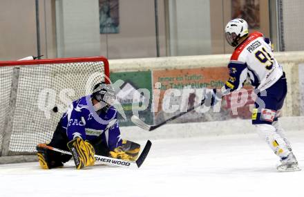 Eishockey Kaerntner Landesklasse Ost. KHC Kappler Club gegen Friesacher AC II. Alexander Prasser,  (Kappel), Thomas Weratschnig (Friesach). Althofen, am 12.12.2015.
Foto: Kuess
---
pressefotos, pressefotografie, kuess, qs, qspictures, sport, bild, bilder, bilddatenbank