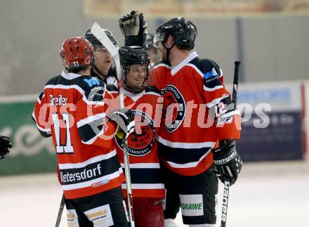 Eishockey Kaerntner Liga Division 2 Ost. HCP Pubersdorf gegen WSG Wietersdorf.  Torjubel (Wietersdorf). Voelkermarkt, am 12.12.2015.
Foto: Kuess
---
pressefotos, pressefotografie, kuess, qs, qspictures, sport, bild, bilder, bilddatenbank