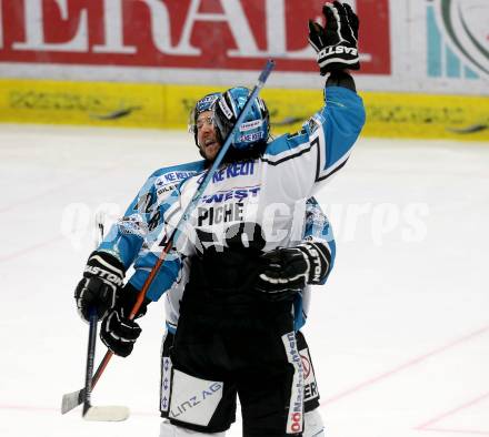 EBEL. Eishockey Bundesliga. EC VSV gegen EHC Liwest Black Wings Linz. Torjubel Sebastie Piche, Marc Andre Dorion (Linz). Villach, am 13.12.2015.
Foto: Kuess 


---
pressefotos, pressefotografie, kuess, qs, qspictures, sport, bild, bilder, bilddatenbank