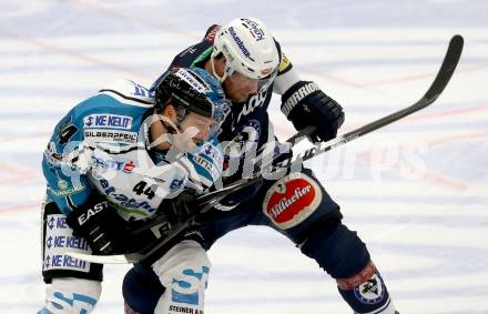 EBEL. Eishockey Bundesliga. EC VSV gegen EHC Liwest Black Wings Linz. Markus Schlacher,  (VSV), Olivier Latendresse (Linz). Villach, am 13.12.2015.
Foto: Kuess 


---
pressefotos, pressefotografie, kuess, qs, qspictures, sport, bild, bilder, bilddatenbank