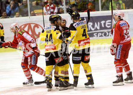 EBEL. Eishockey Bundesliga. KAC gegen 	UPC Vienna Capitals. Patrick Harand, (KAC), Torjubel Rafael Rotter, Philippe Lakos, Jamie Fraser (Caps). Klagenfurt, am 13.12.2015.
Foto: Kuess

---
pressefotos, pressefotografie, kuess, qs, qspictures, sport, bild, bilder, bilddatenbank