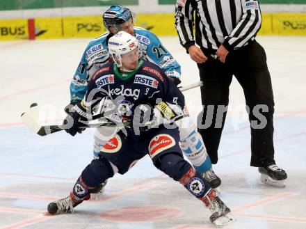 EBEL. Eishockey Bundesliga. EC VSV gegen EHC Liwest Black Wings Linz. Dustin Johner, (VSV),  Philipp Lukas (Linz). Villach, am 13.12.2015.
Foto: Kuess 


---
pressefotos, pressefotografie, kuess, qs, qspictures, sport, bild, bilder, bilddatenbank